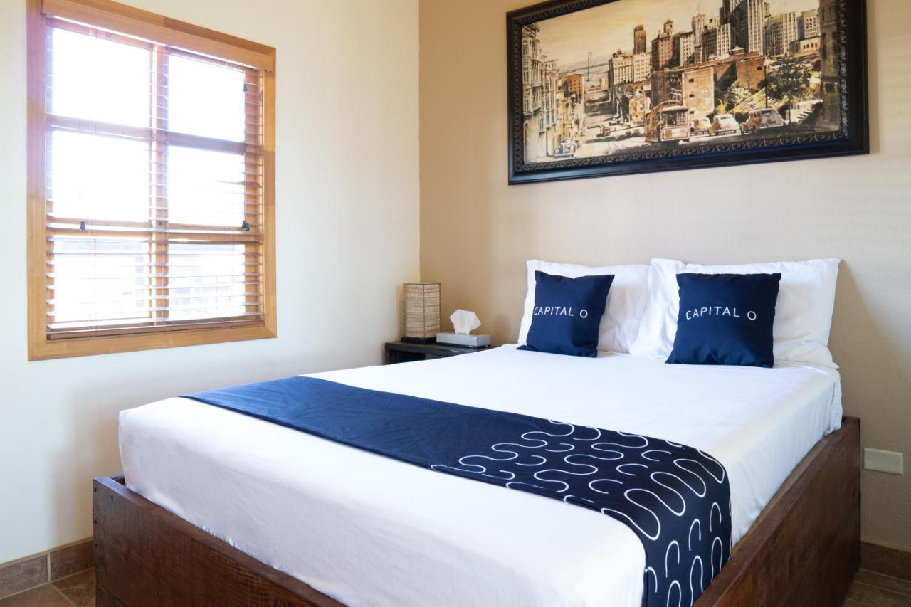 Capital O Hotel Villa Azura Tecate Extérieur photo