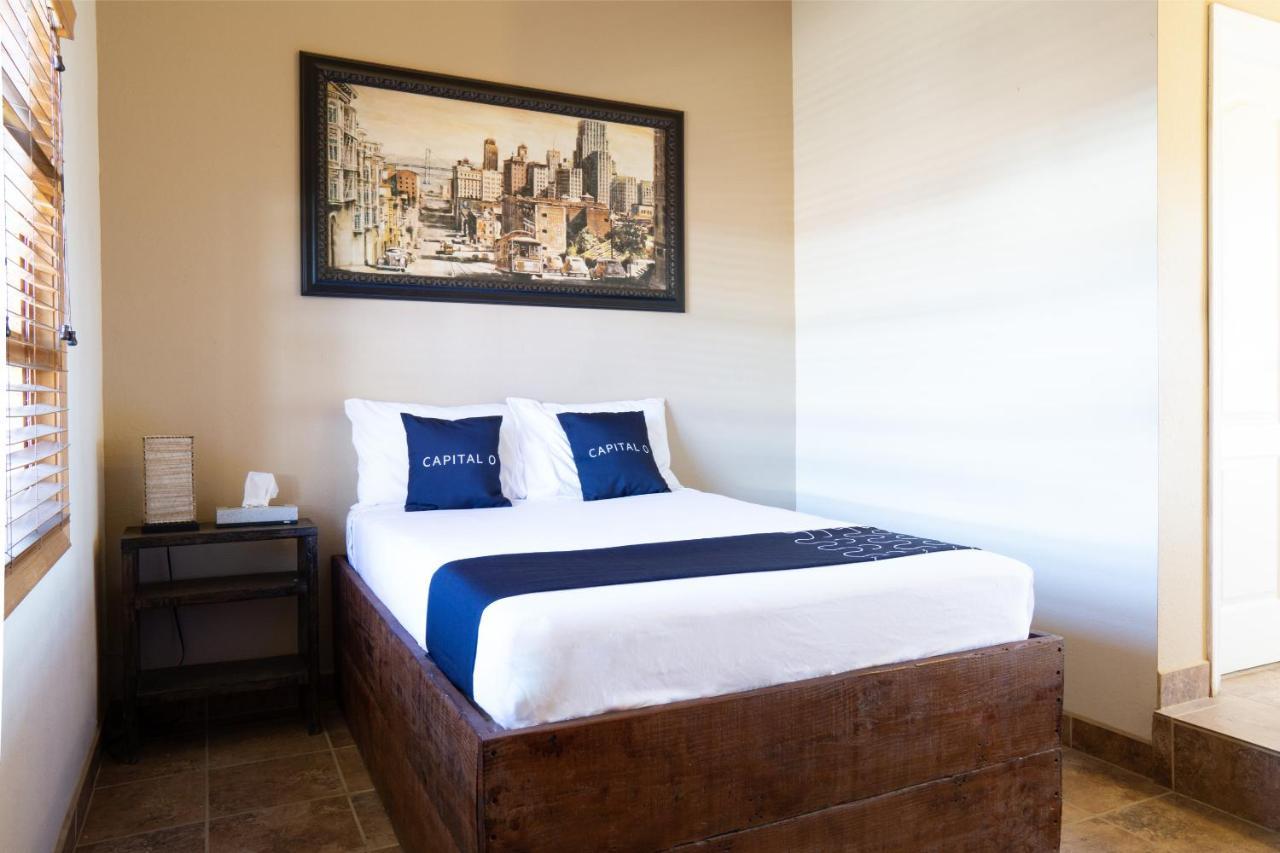 Capital O Hotel Villa Azura Tecate Extérieur photo